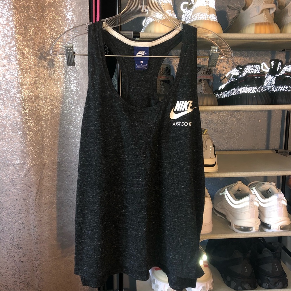 LIKE NEW NIKE TOP